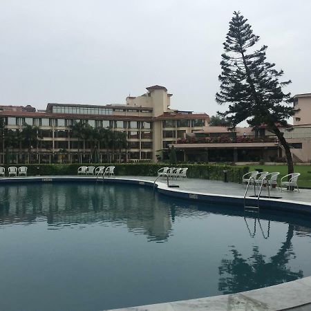 Hotel Mountview Chandīgarh Exteriör bild
